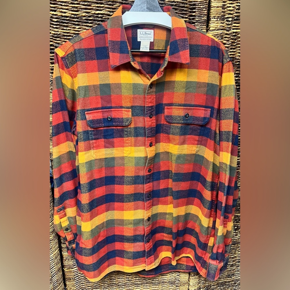 LL Bean- Mens Slightly Fitted Flannel- L-Tall